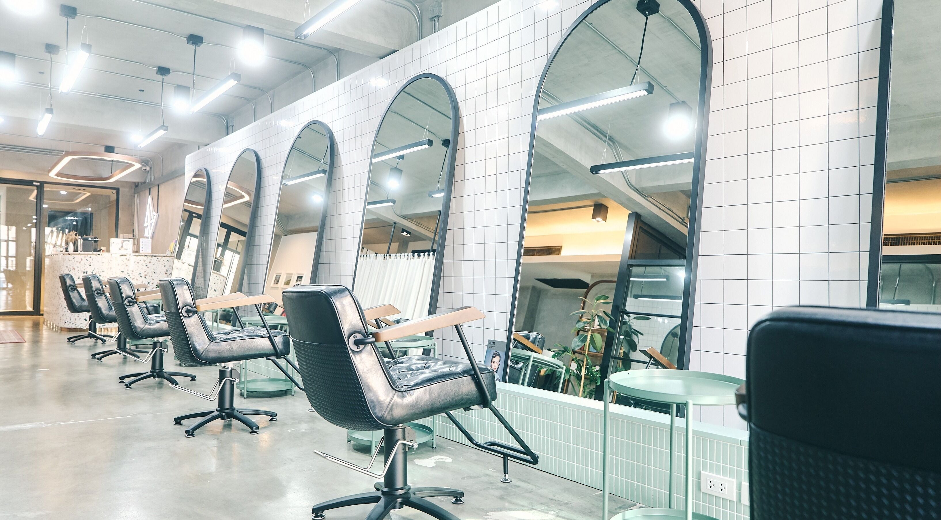Stylish salon chairs and mirrors at AL etro, กรุงเทพมหานคร, TH offering a luxurious experience.