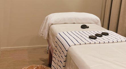 A1 Massage image 2