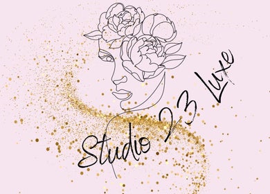 Elegant floral design with gold speckles at Studio 23 Luxe (3 Old Trenton Road, Suite 4, Cranbury, NJ), Cranbury, New Jersey, US.