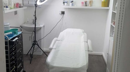 Modern treatment room at Laesthetics Beauty & More in Catrine, Scotland, GB with massage table and bright lighting.