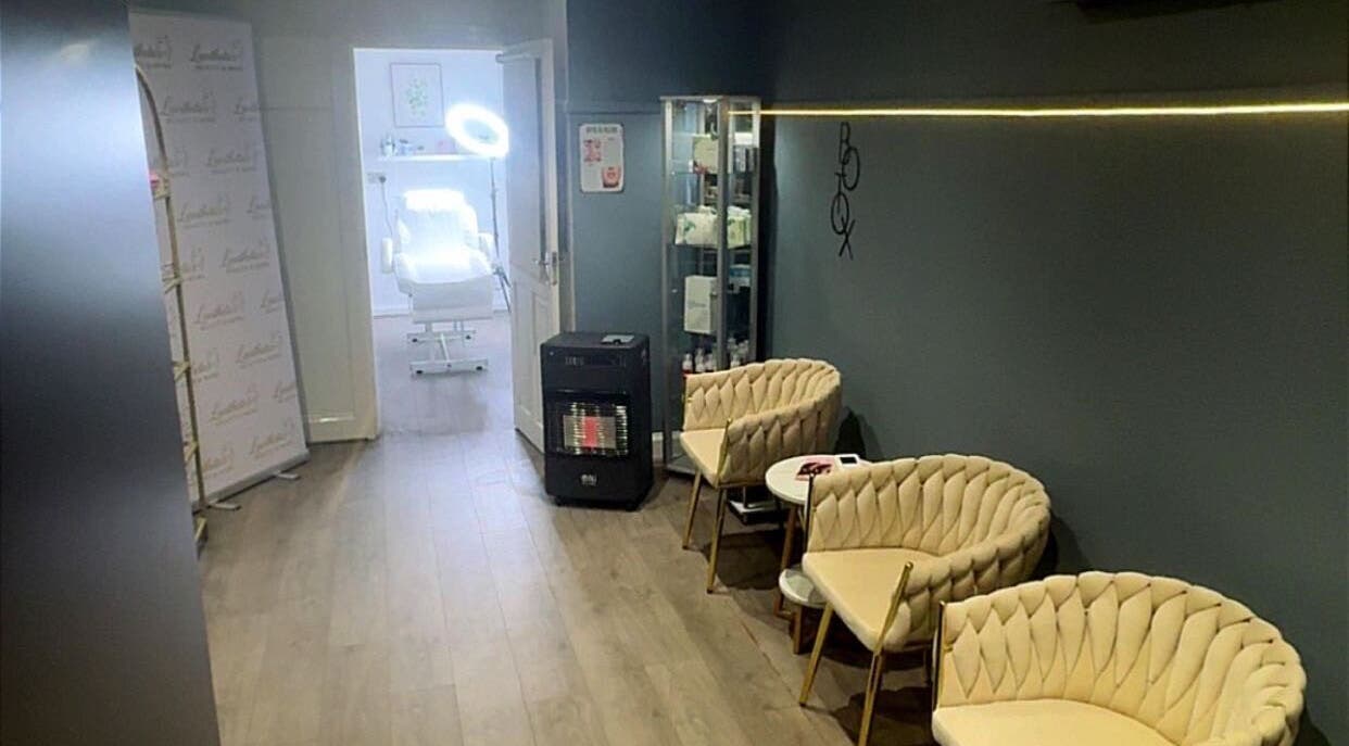 Cozy waiting area at Laesthetics Beauty & More, Catrine, Scotland, GB with elegant seating and ambient lighting.