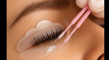 Eyelash treatment at MIT-2 BEAUTY, Auckland, Auckland, NZ showcasing precision care.