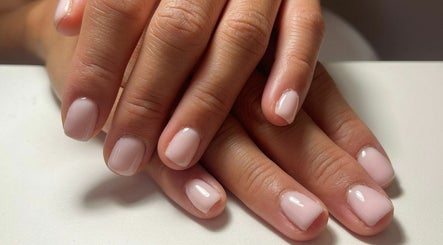 Imagen 3 de Manicured by Candela - Russian Manicure and BIAB