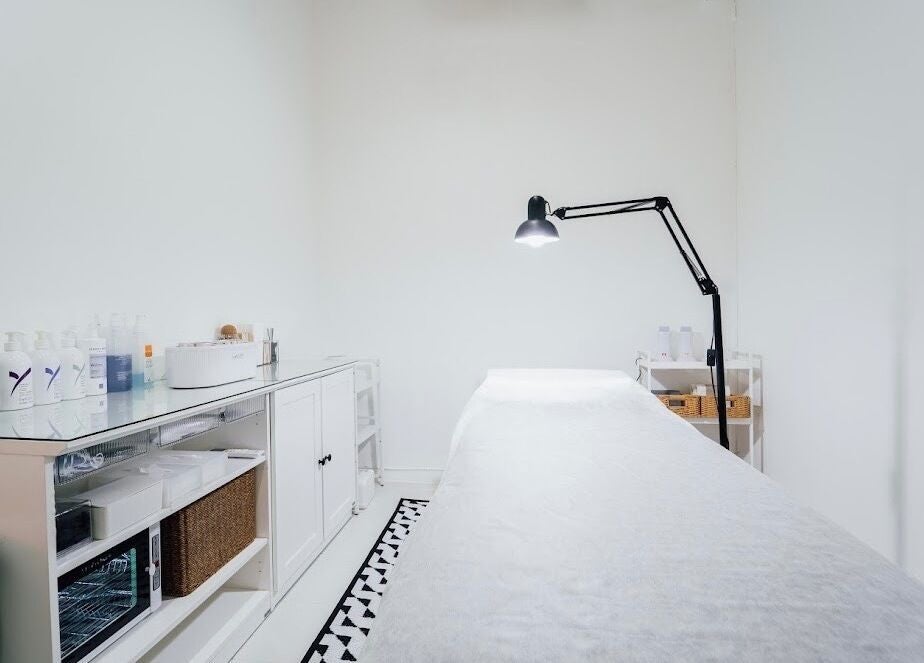 Sleek waxing treatment room at Velvet Waxing, Phuket, Phuket, TH with modern decor and treatment bed.