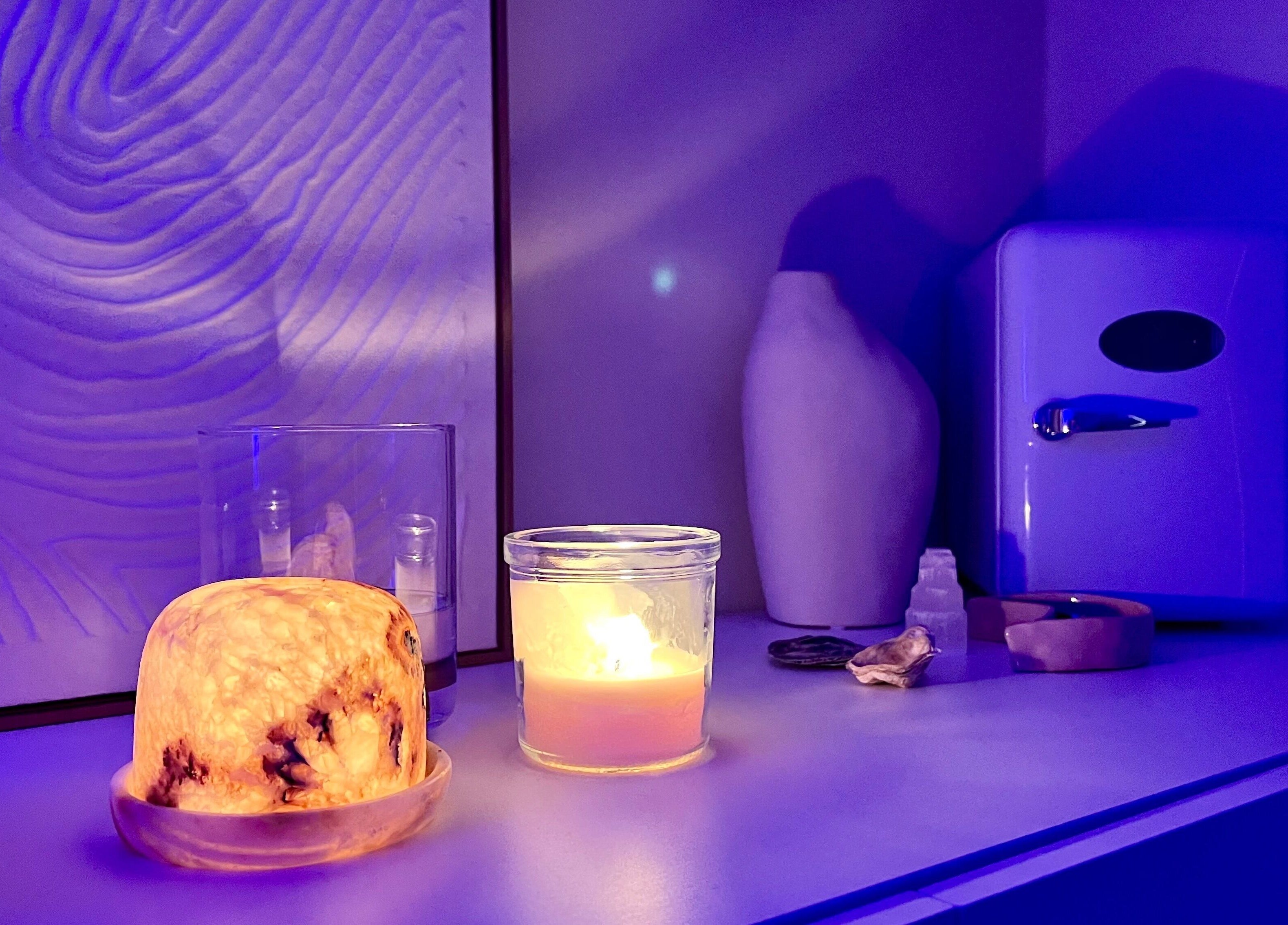 Decoração relaxante com velas no Skin By Lapin por Catarina Pinto, Lisboa, Lisboa, PT.