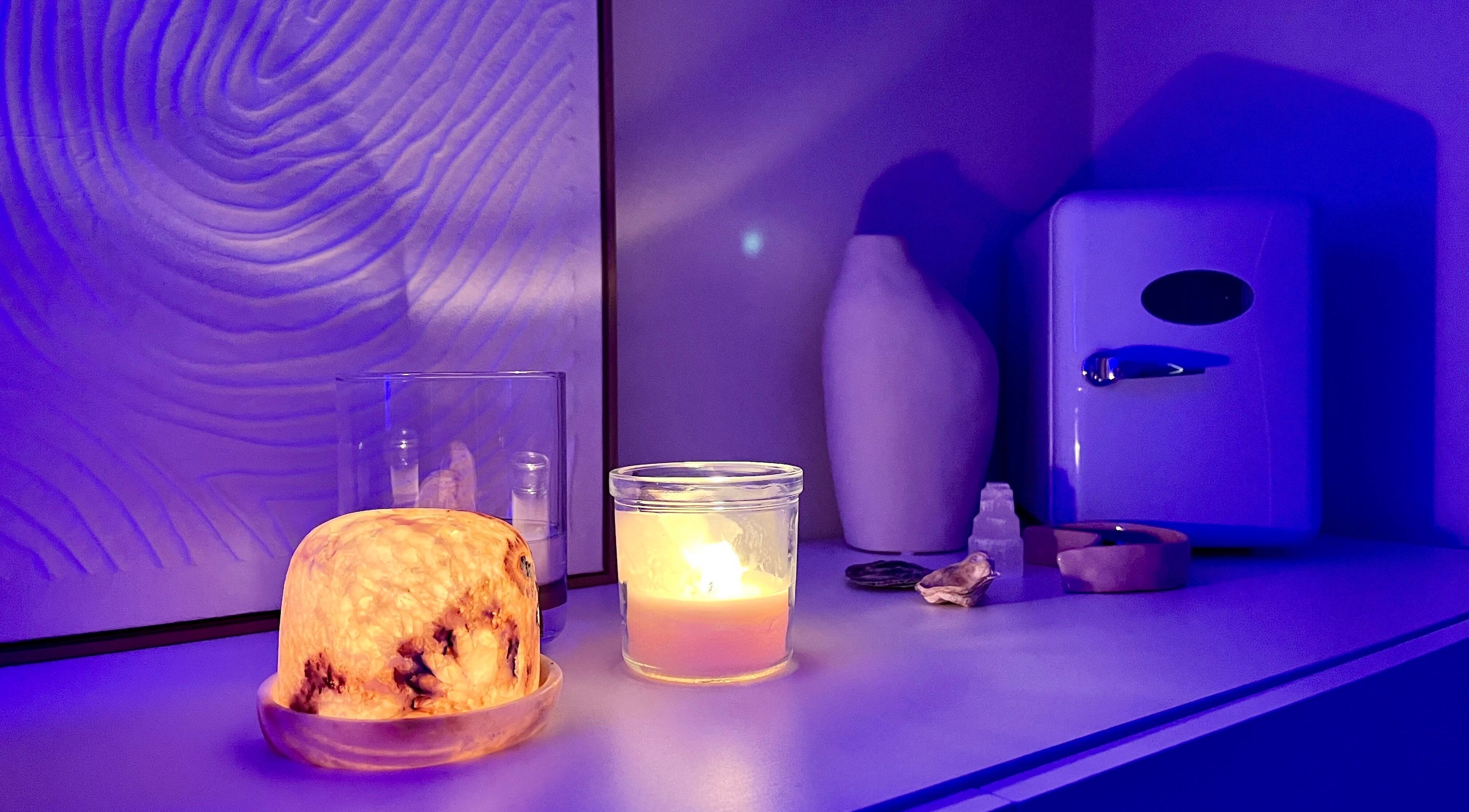 Decoração relaxante com velas no Skin By Lapin por Catarina Pinto, Lisboa, Lisboa, PT.