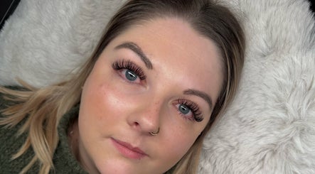 Lashed Up imagine 2
