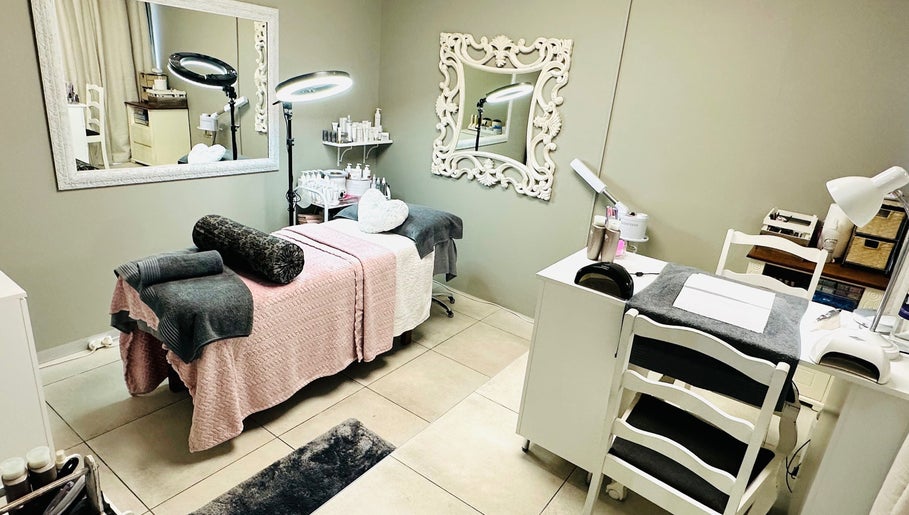 Tranquil treatment room at INDIVIDUELLE SKIN & BODY in Durban, Kwazulu-natal, ZA featuring plush furnishings.
