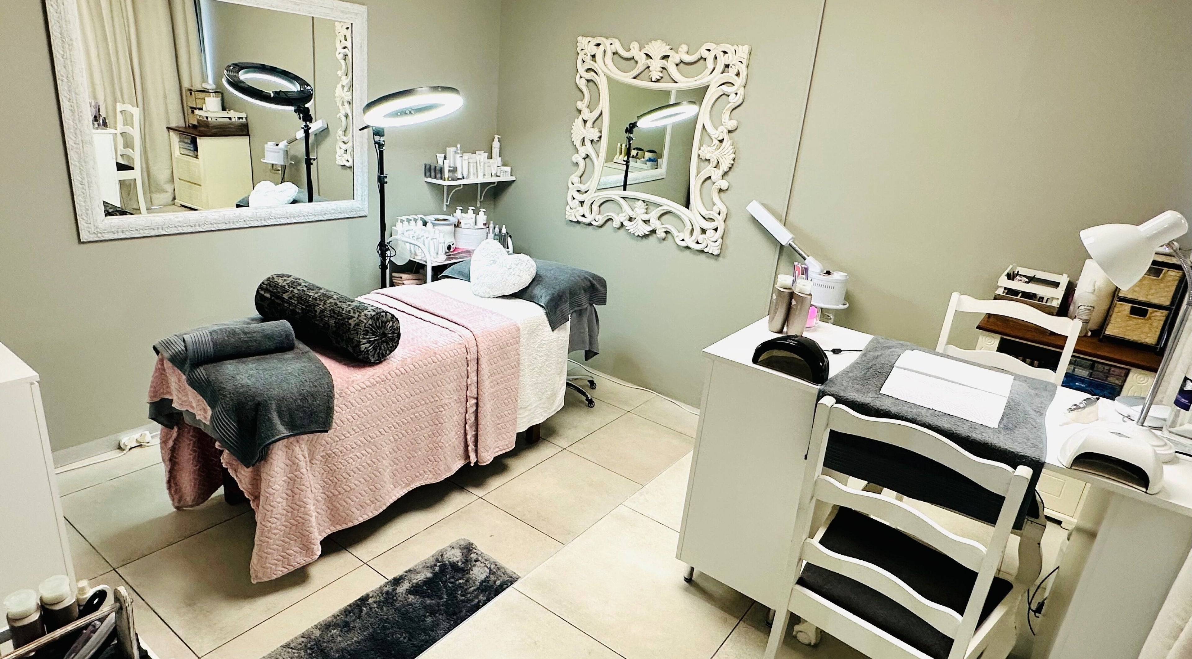 Tranquil treatment room at INDIVIDUELLE SKIN & BODY in Durban, Kwazulu-natal, ZA featuring plush furnishings.