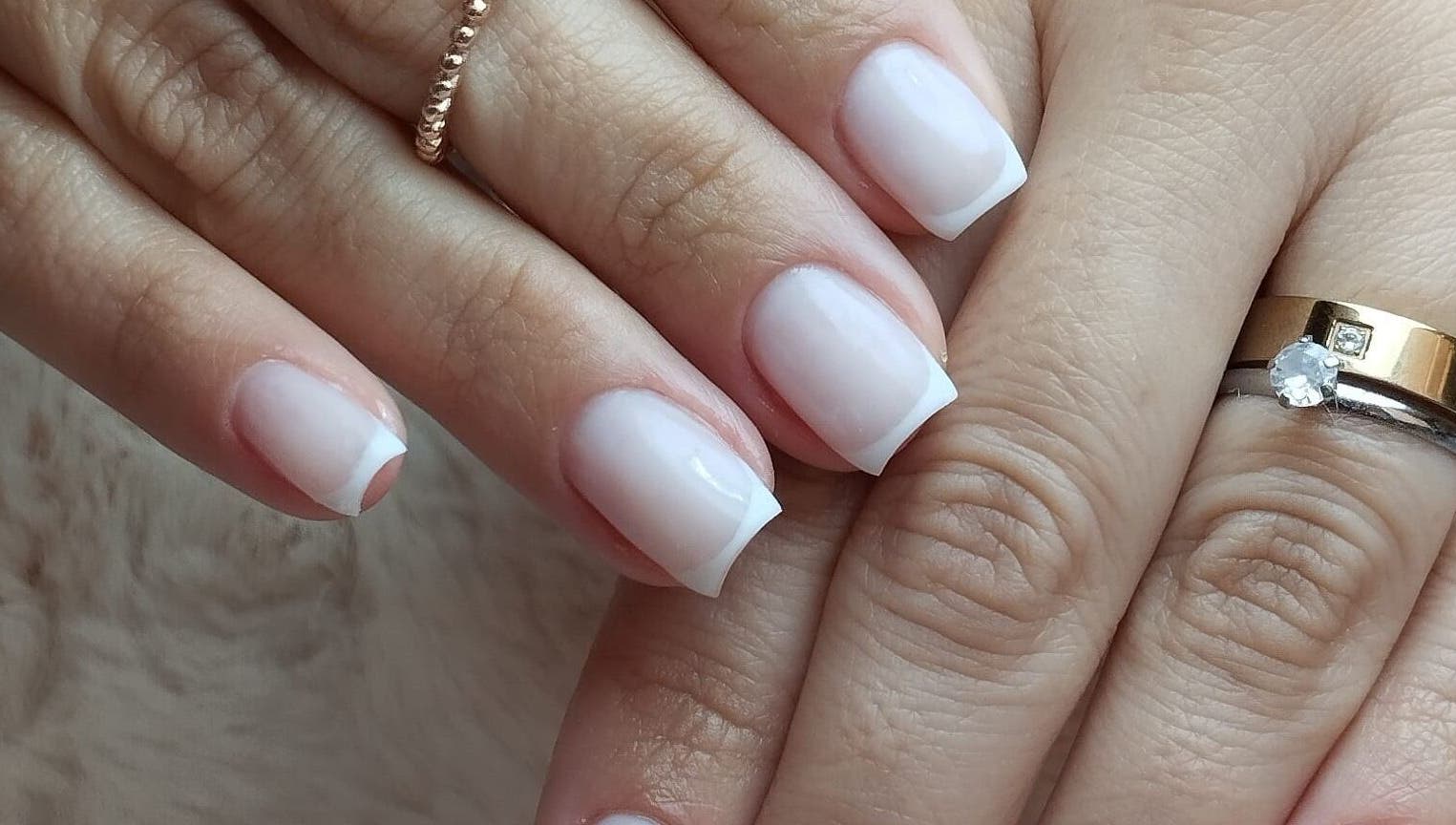 Unhas francesinhas impecáveis em Paula Maciel, Viana Do Castelo, PT.