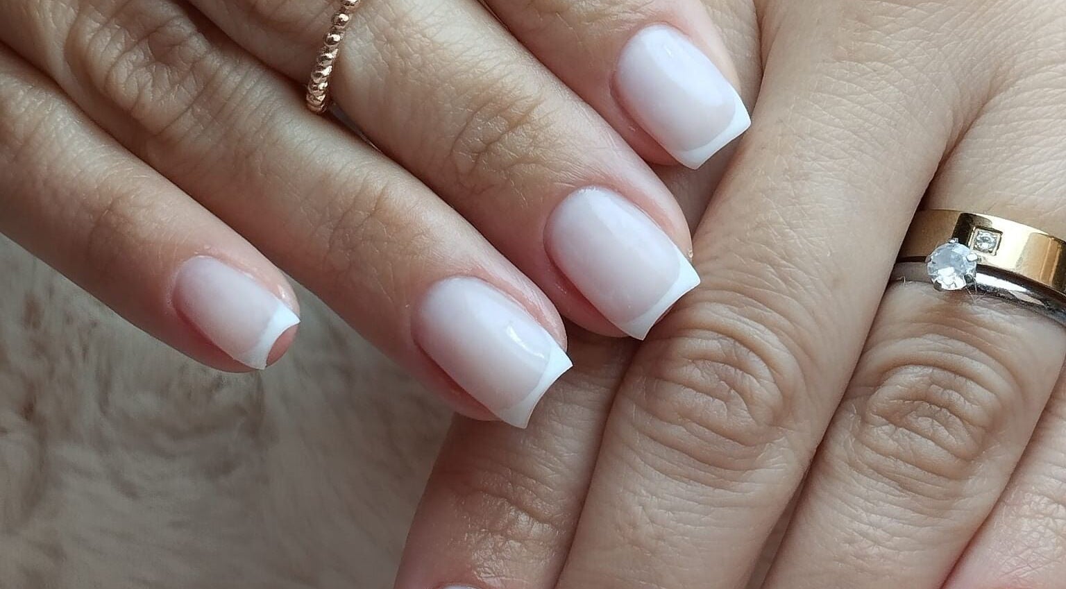 Unhas francesinhas impecáveis em Paula Maciel, Viana Do Castelo, PT.