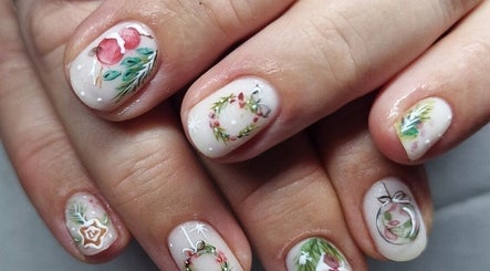 Dannika Bernadette - Nail Artist