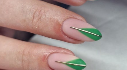 Dannika Bernadette - Nail Artist imej 2