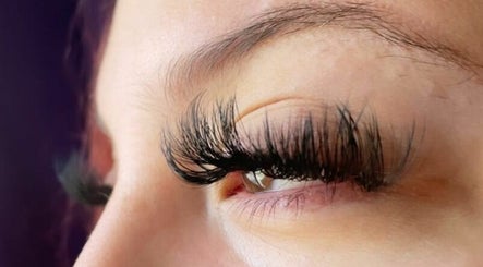 Hennessy Honey Lashes image 3