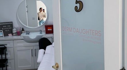 Derm Daughters obrázek 2