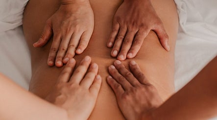Masaje sincronizado en Shiatsu Studio Madrid: Masajes Japoneses y Orientales en Chamberí, Madrid, Comunidad De Madrid, ES.