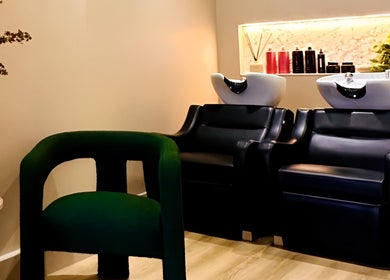 Elegant wash stations at Laird & Co by Christopher Laird in Edinburgh, Scotland, GB. Designed for ultimate comfort.