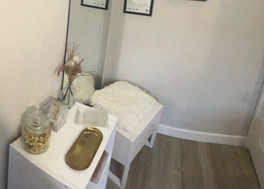 Cozy waiting area at Isa Paula Lashes and Beauty in London, England, GB showcasing chic decor and welcoming ambiance.