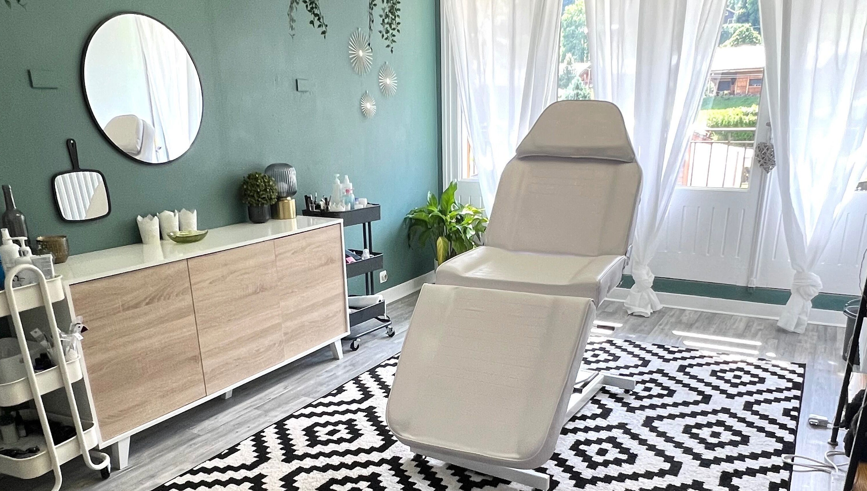 Relaxing treatment room at The Eye-Brow Bar by Laura, Essert-romand, Auvergne-rhône-alpes, FR, with stylish decor.