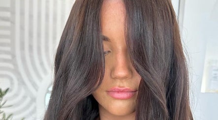 Elegant brunette hairstyle at Saskii Hair, Surfers Paradise, Queensland, AU.