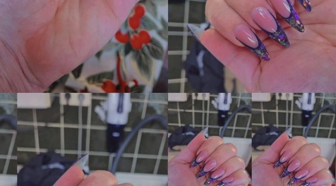 Stijlvolle nagels met paarse glitter bij Lets Get Nailed, Den Haag, Zuid-holland, NL.