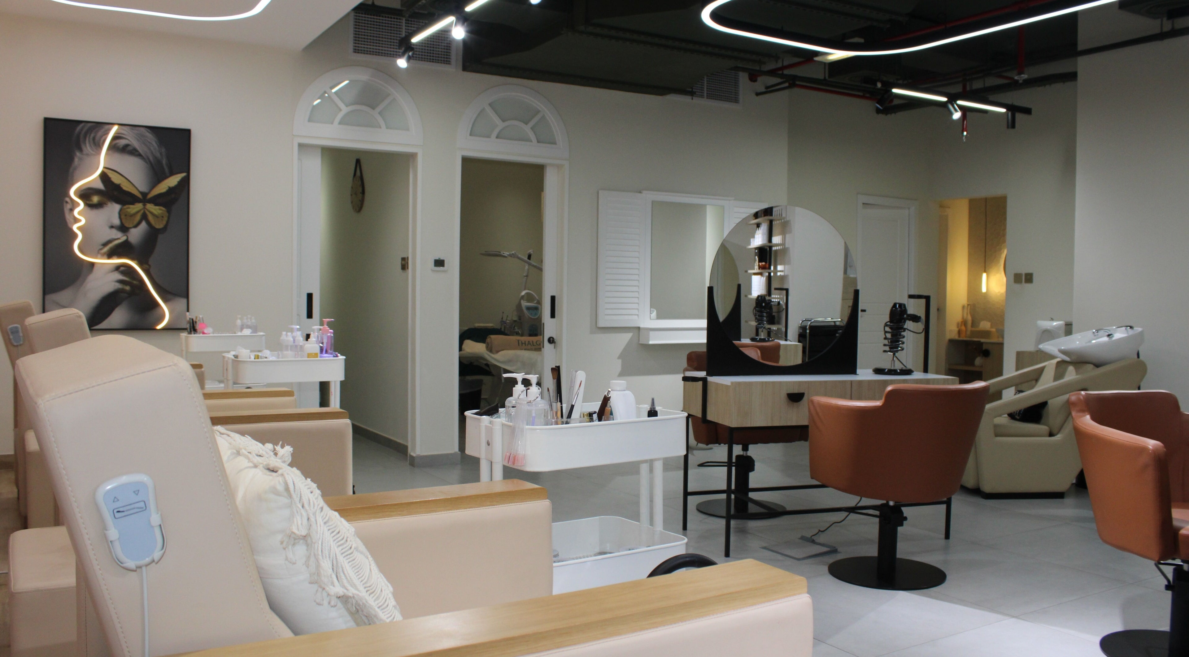 Peach Beauty Bar in Dubai, Dubai, AE, showcasing elegant salon chairs and decor.
