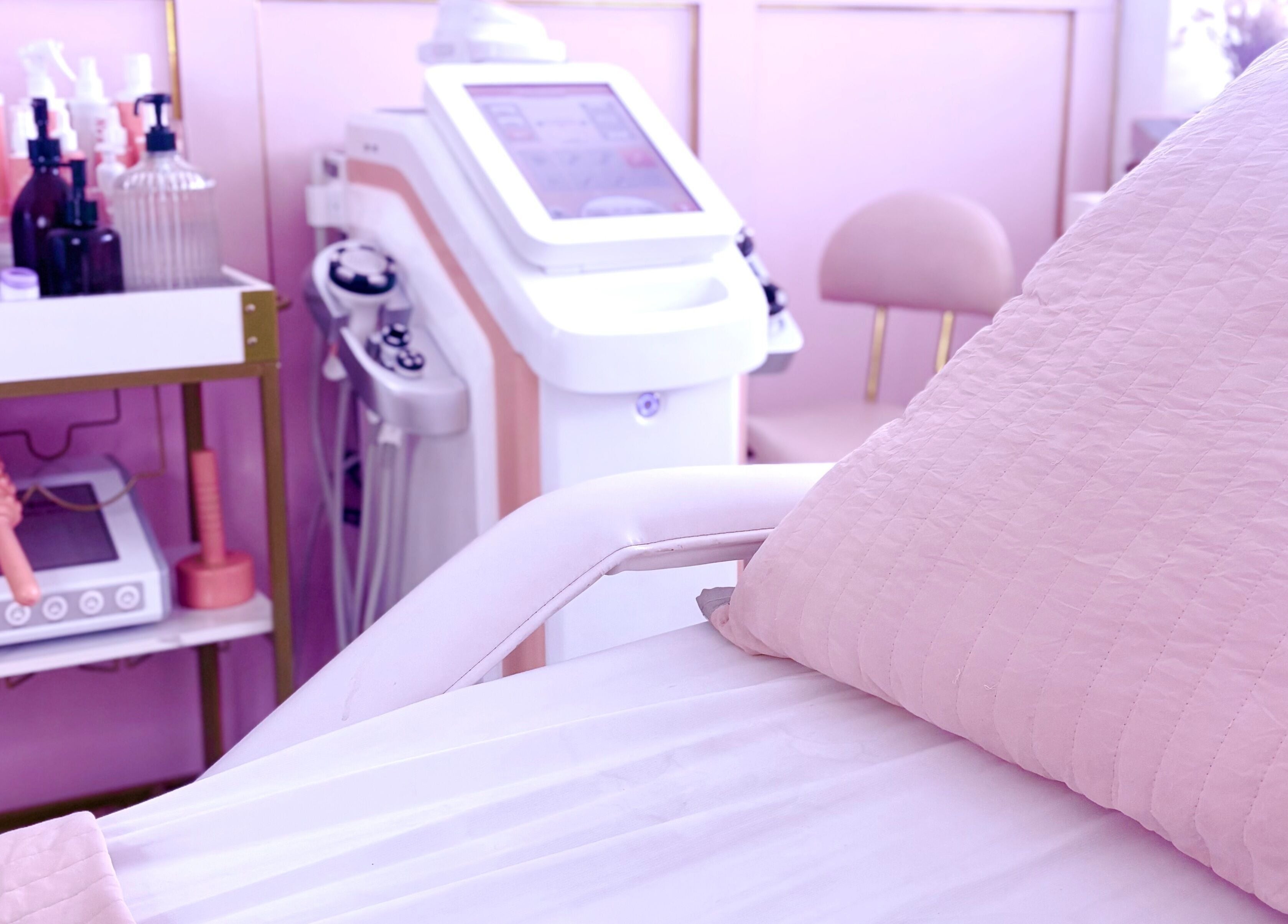 Relaxing treatment room at Fallon Physique, Bordon, England, GB, featuring modern equipment and soothing decor.