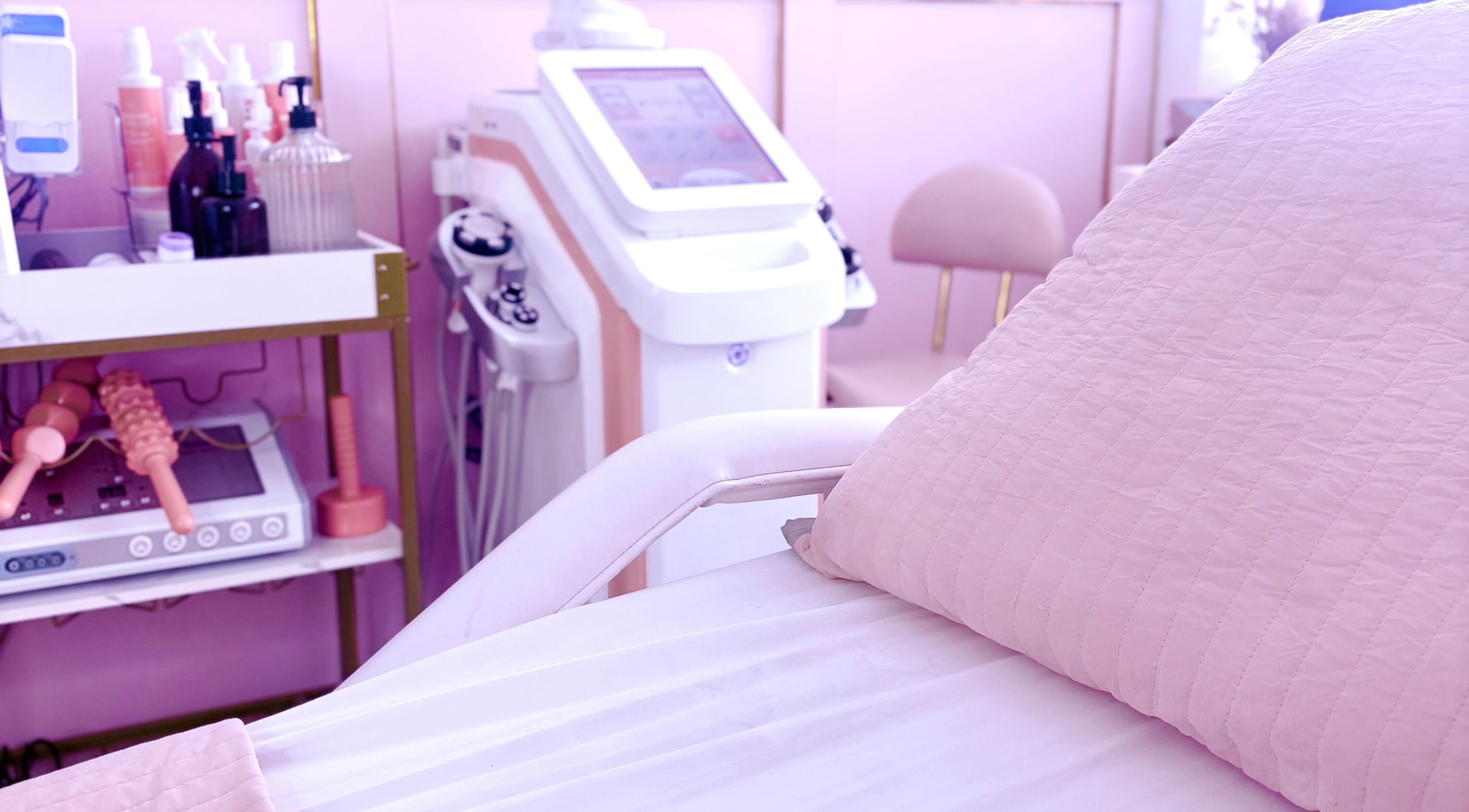 Relaxing treatment room at Fallon Physique, Bordon, England, GB, featuring modern equipment and soothing decor.