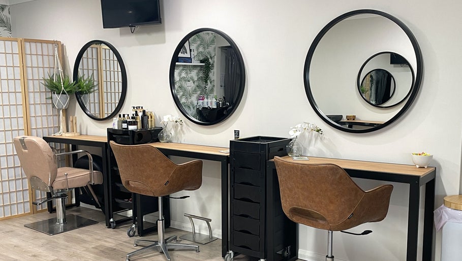 Wilton Hair and Beauty Studio Bild 1