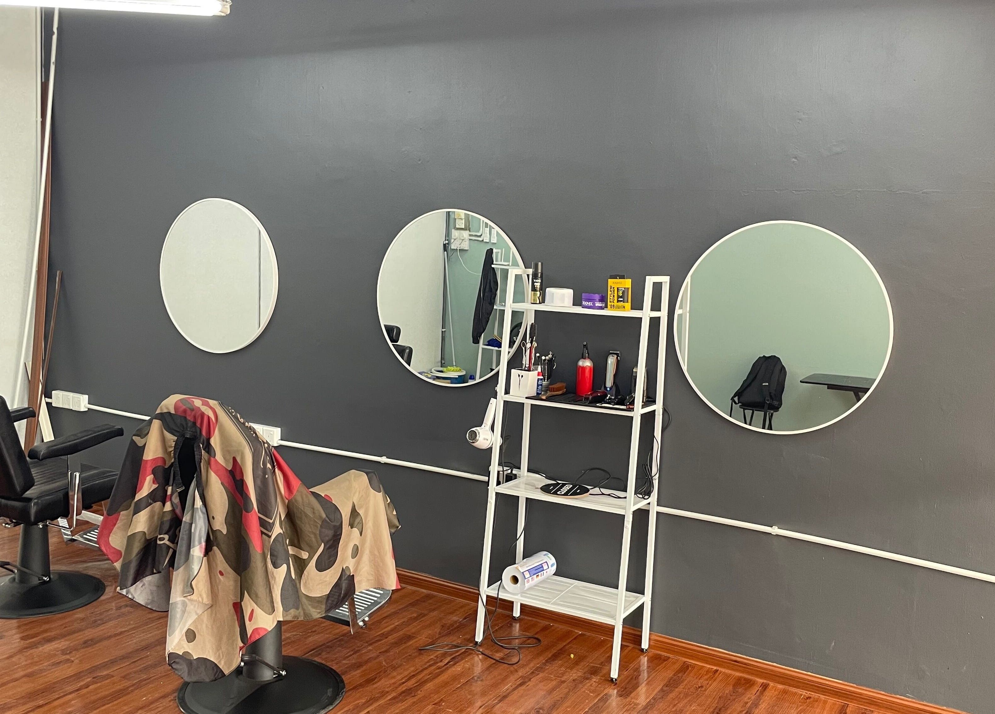 Modern barber setup at BROTHERHUD BARBERHOUSE BM, Bukit Mertajam, Pulau Pinang, MY with mirrors and chairs.