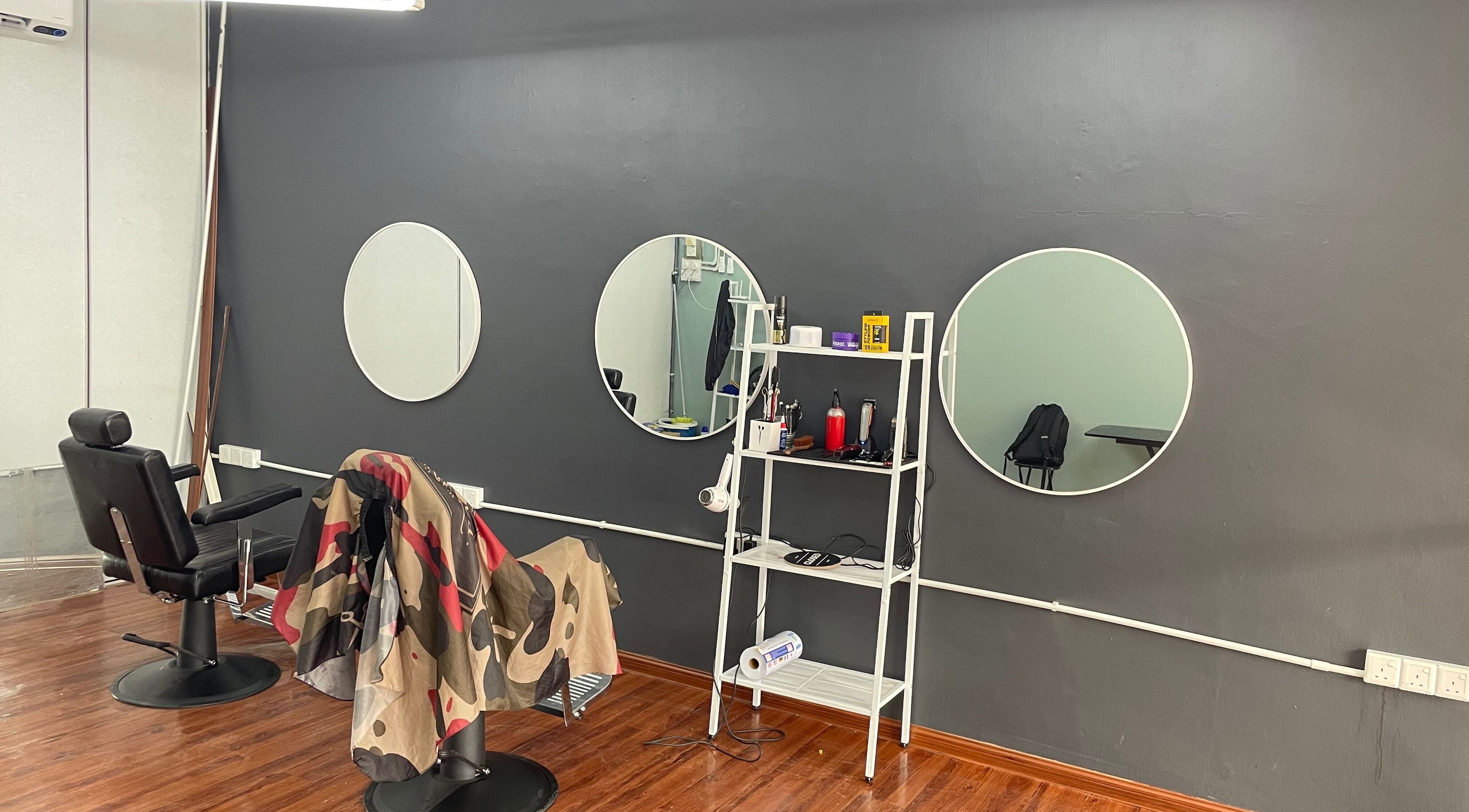 Modern barber setup at BROTHERHUD BARBERHOUSE BM, Bukit Mertajam, Pulau Pinang, MY with mirrors and chairs.