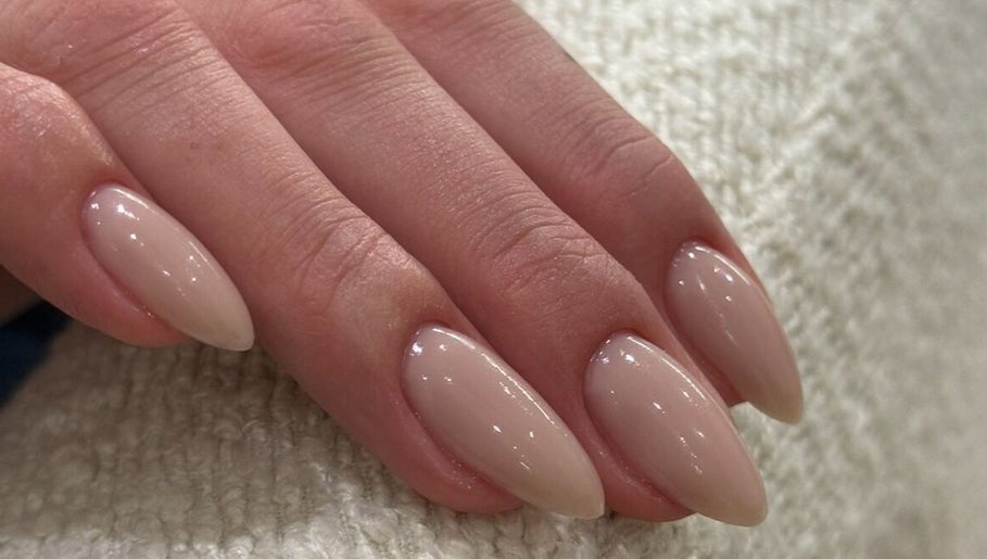 Beige Nail Studio, bild 1