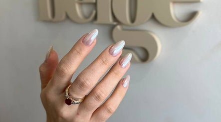 Beige Nail Studio Bild 3