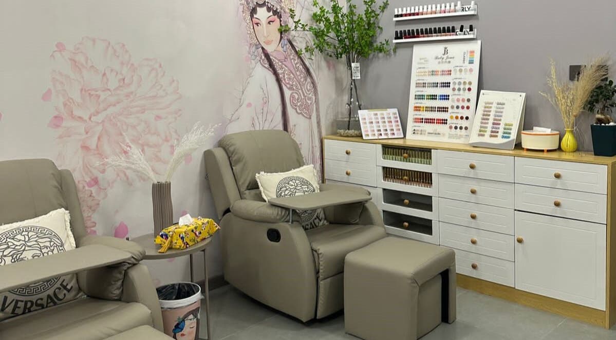 Relaxing lounge at Essence Healing Spa L.L.C. (Branch), Dubai, Dubai, AE, with cozy chairs and nail polish displays.