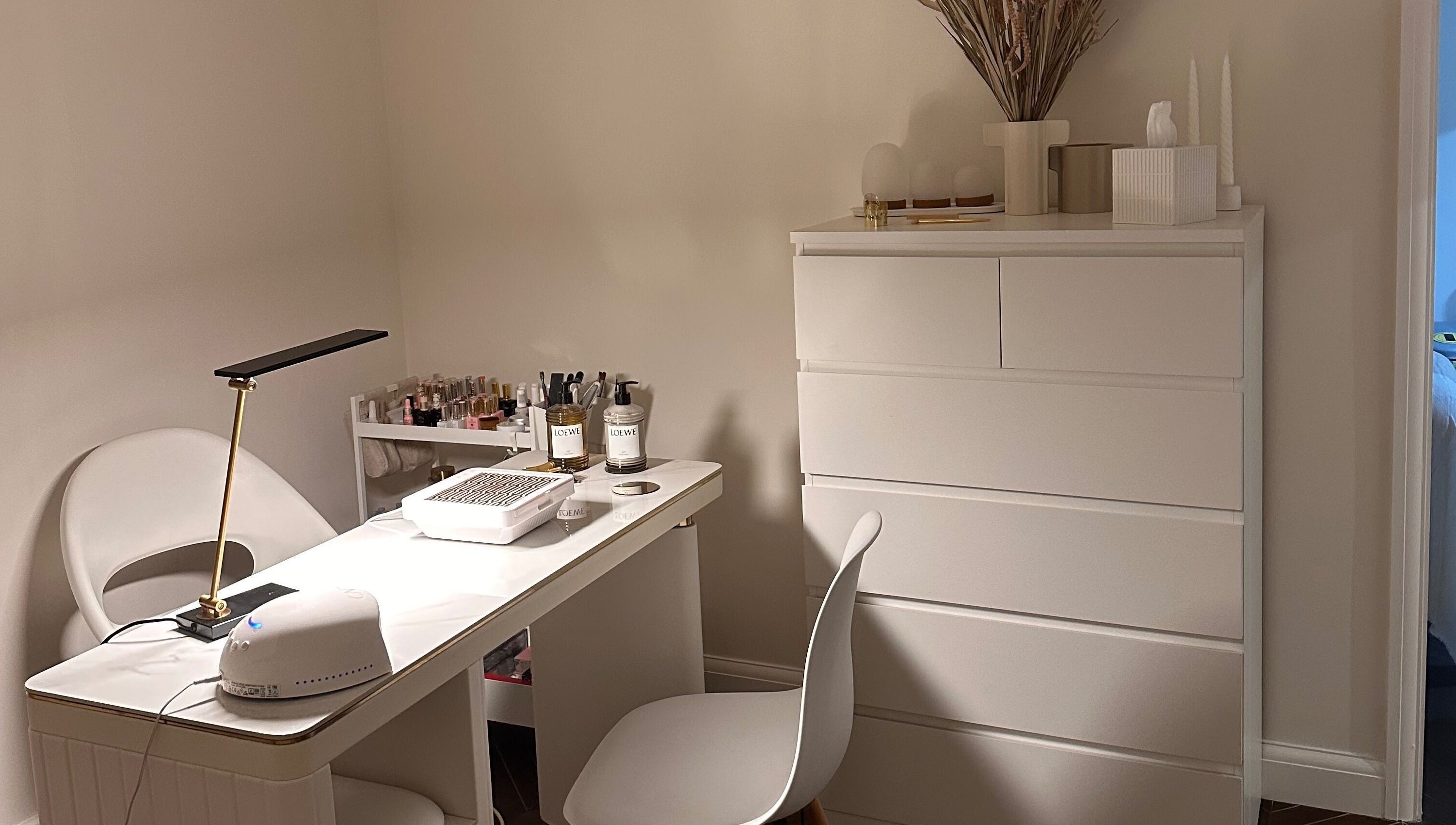 Chic manicure station at Aesthetics by Kinga Jambor, Nottingham, England, GB.