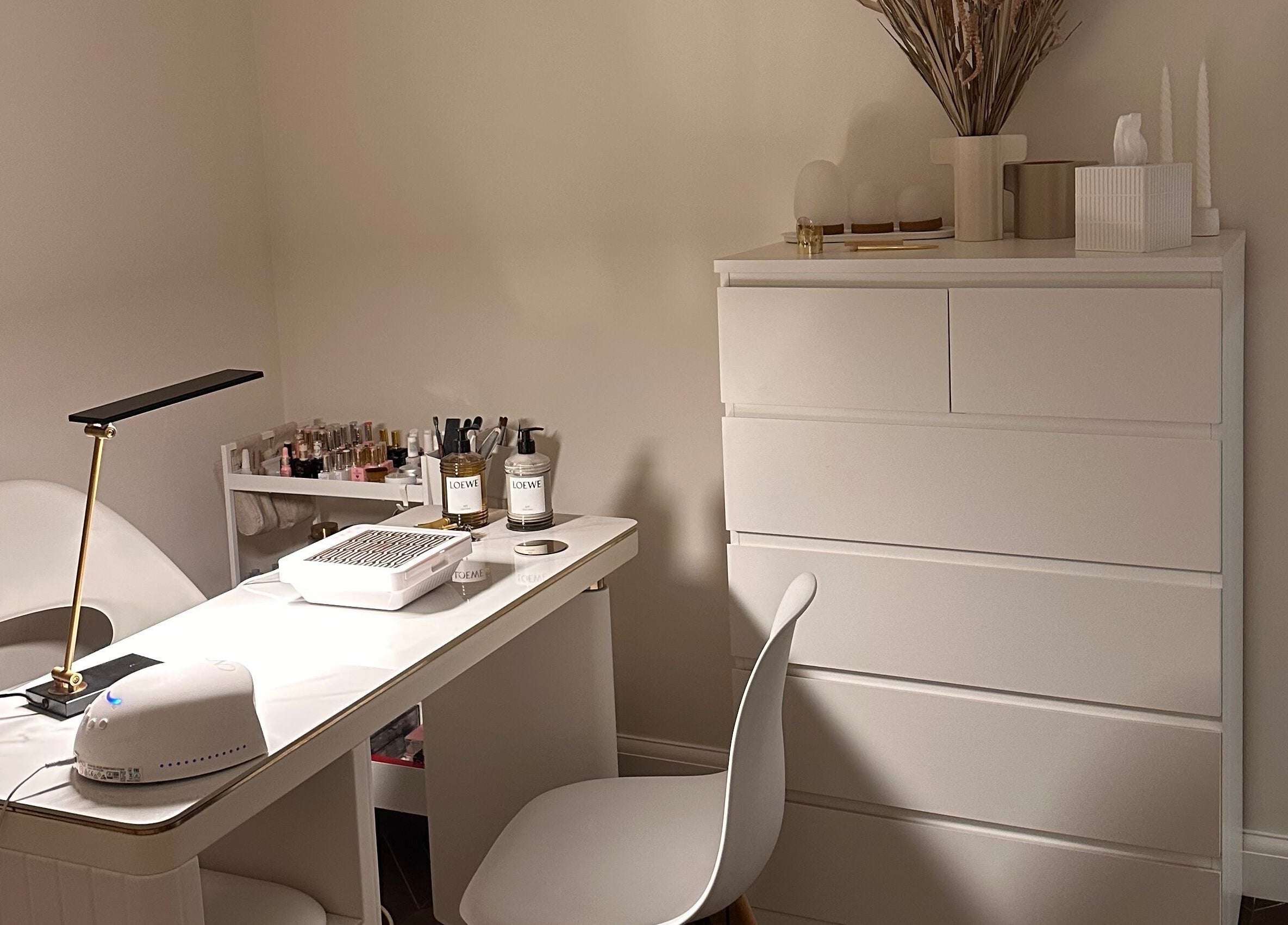 Chic manicure station at Aesthetics by Kinga Jambor, Nottingham, England, GB.