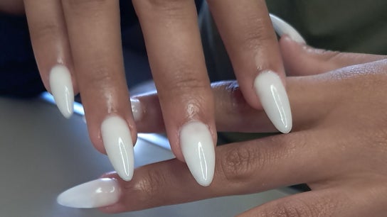 CayLuxe Nails