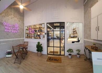 Entrance of La FIORIRE Korean Hair Salon Kota Damansara in Petaling Jaya, Selangor, MY with chic decor.