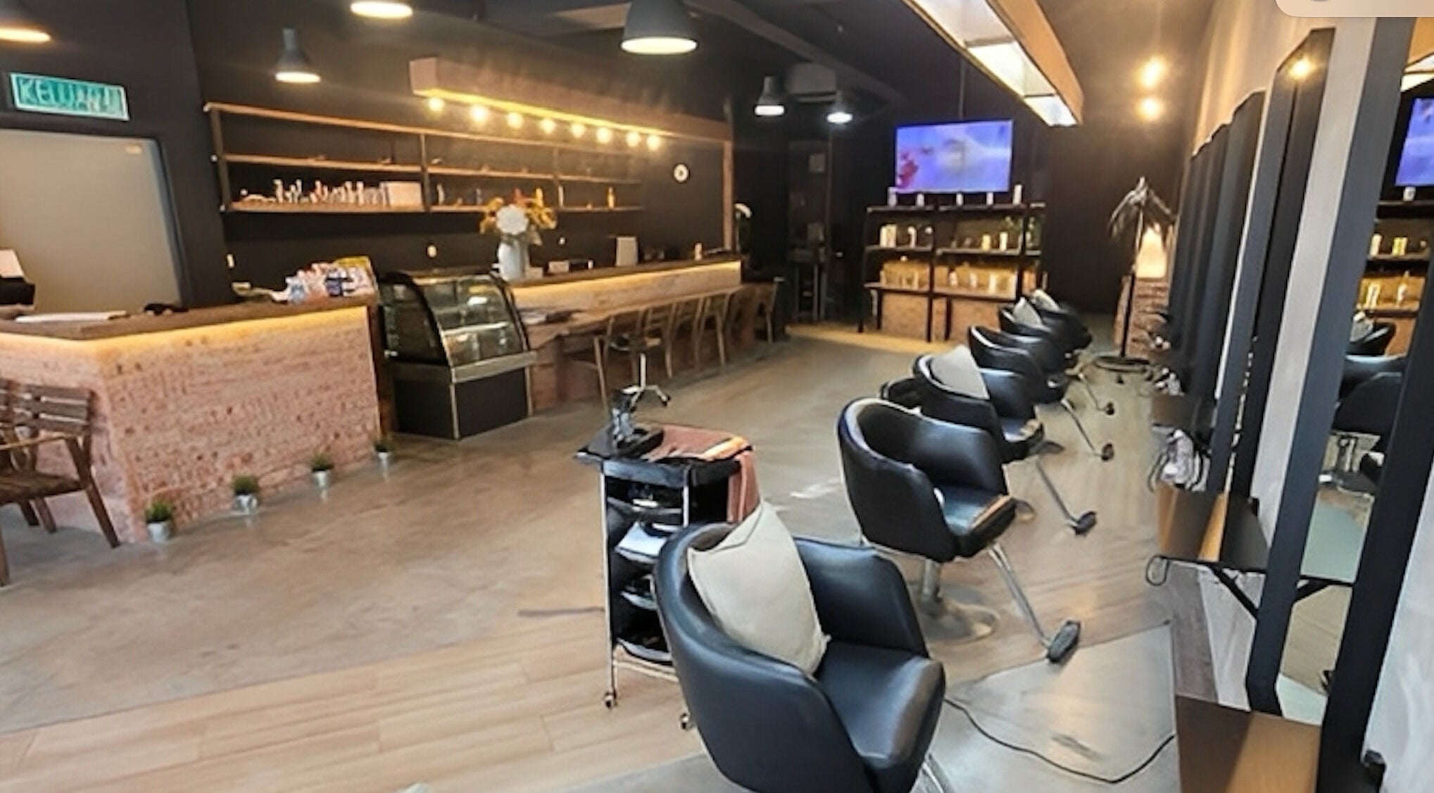 Modern interior of La FIORIRE Korean Hair Salon C180 Cheras 체라스 지점 in Cheras, Selangor, MY, showcasing sleek design.