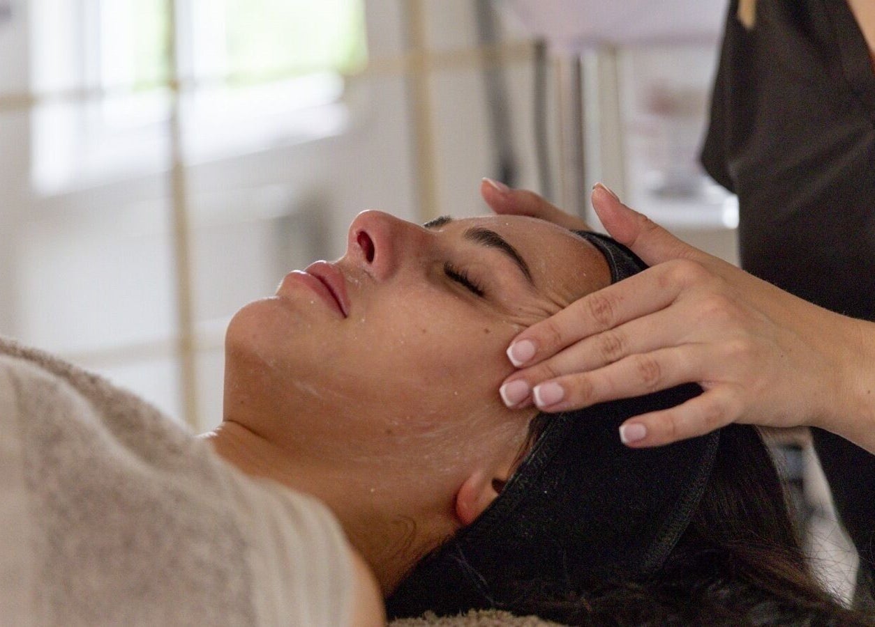 Relaxing facial treatment at Skin Serenity in Bishopthorpe, England, GB.