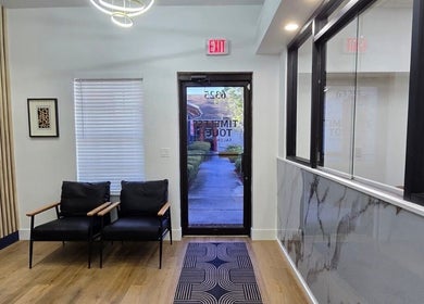 Relaxing waiting area at Kimberly’s Chair, New Port Richey, Florida, US with modern decor.