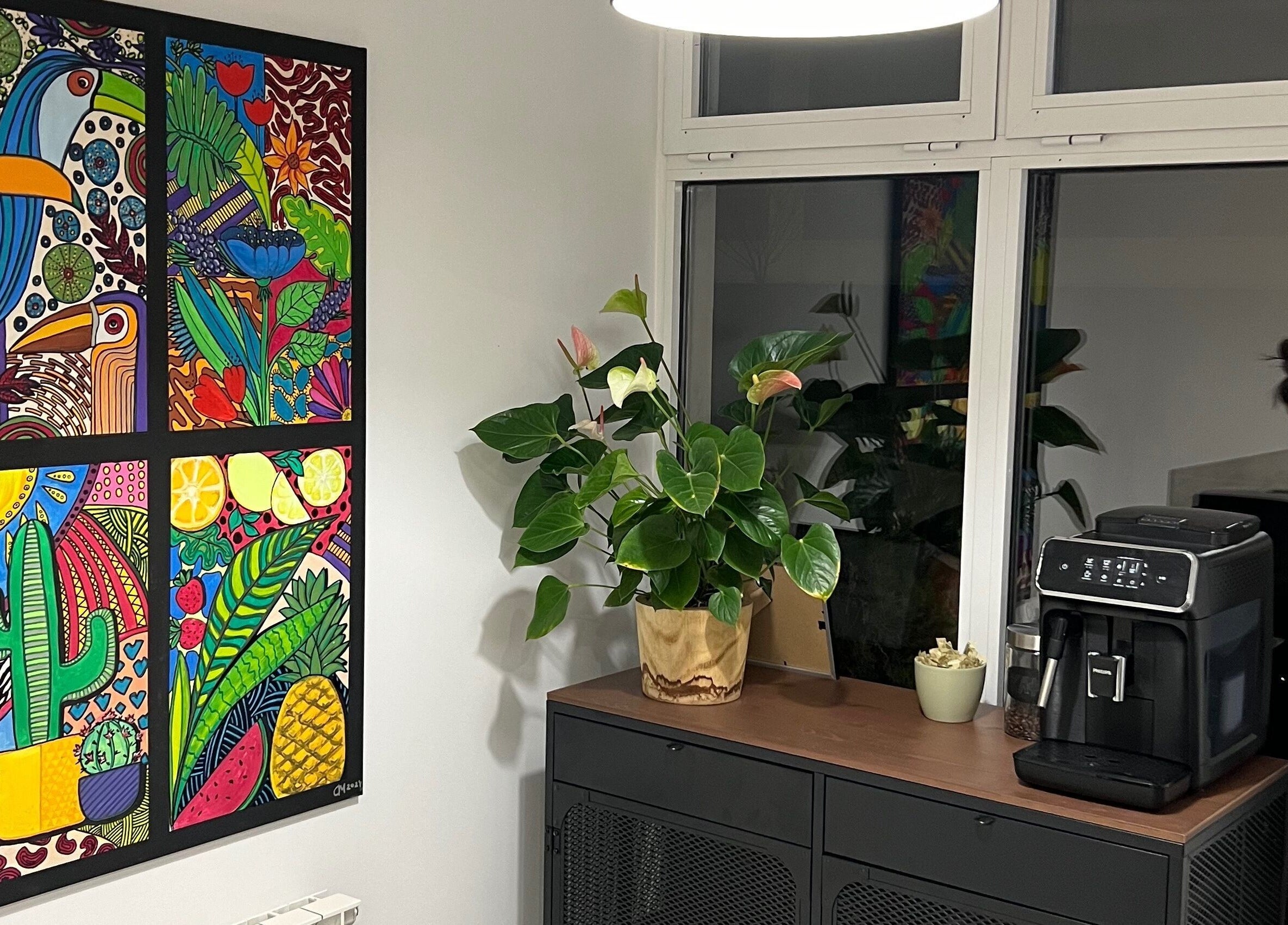 Цветен интериор в Pomodoro Nails, София, София град, с растителност и машина за кафе.