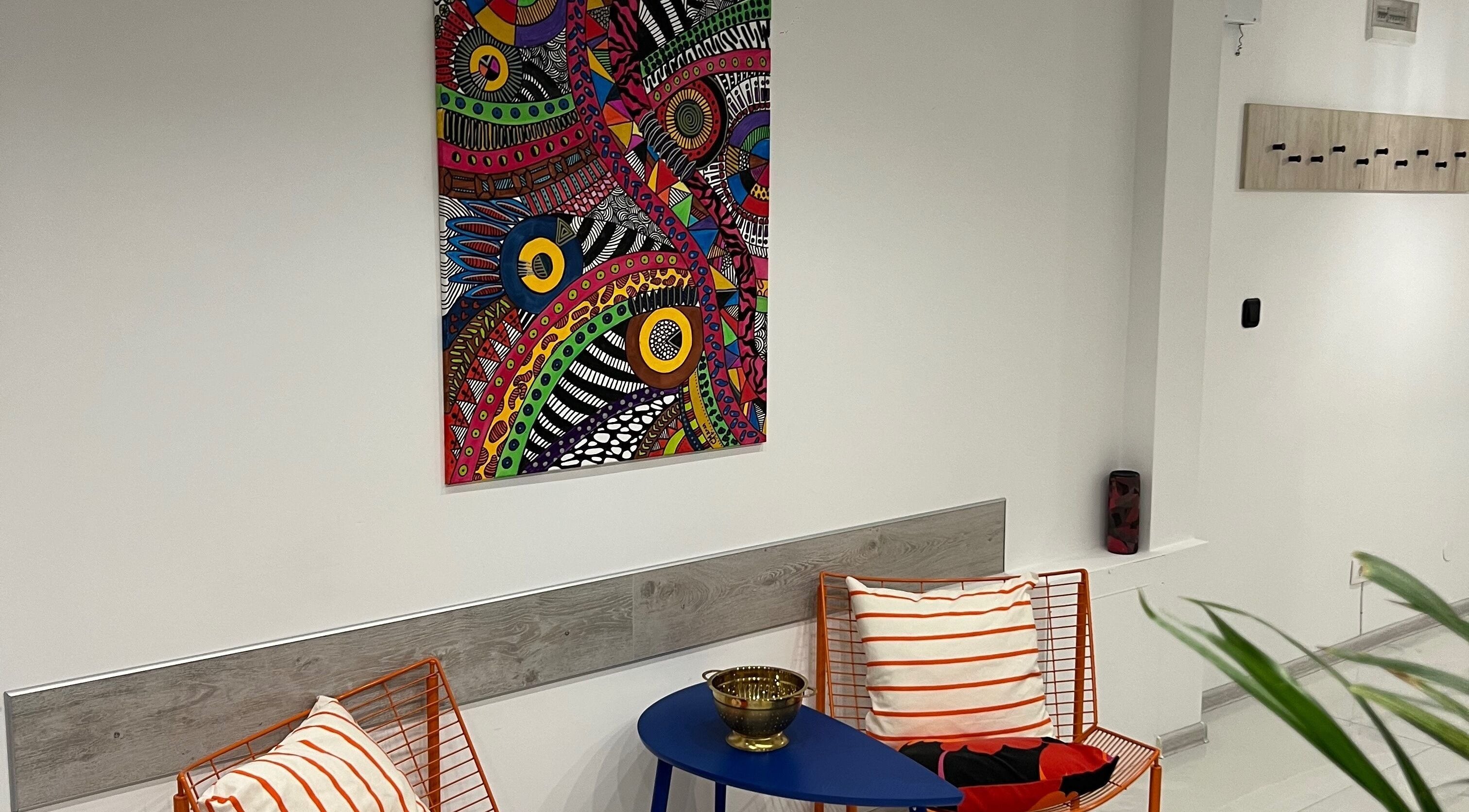 Модерна обстановка с цветна картина в Pomodoro Nails, София, Sofia City Province, BG.