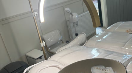 Relaxing treatment space at Liv Chapman Aesthetics & Nails in Watford, England, GB with elegant lighting.