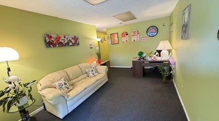 Inviting lounge at Perfect Massage in Columbus, Ohio, US, featuring a cozy sofa and a welcoming ambiance.