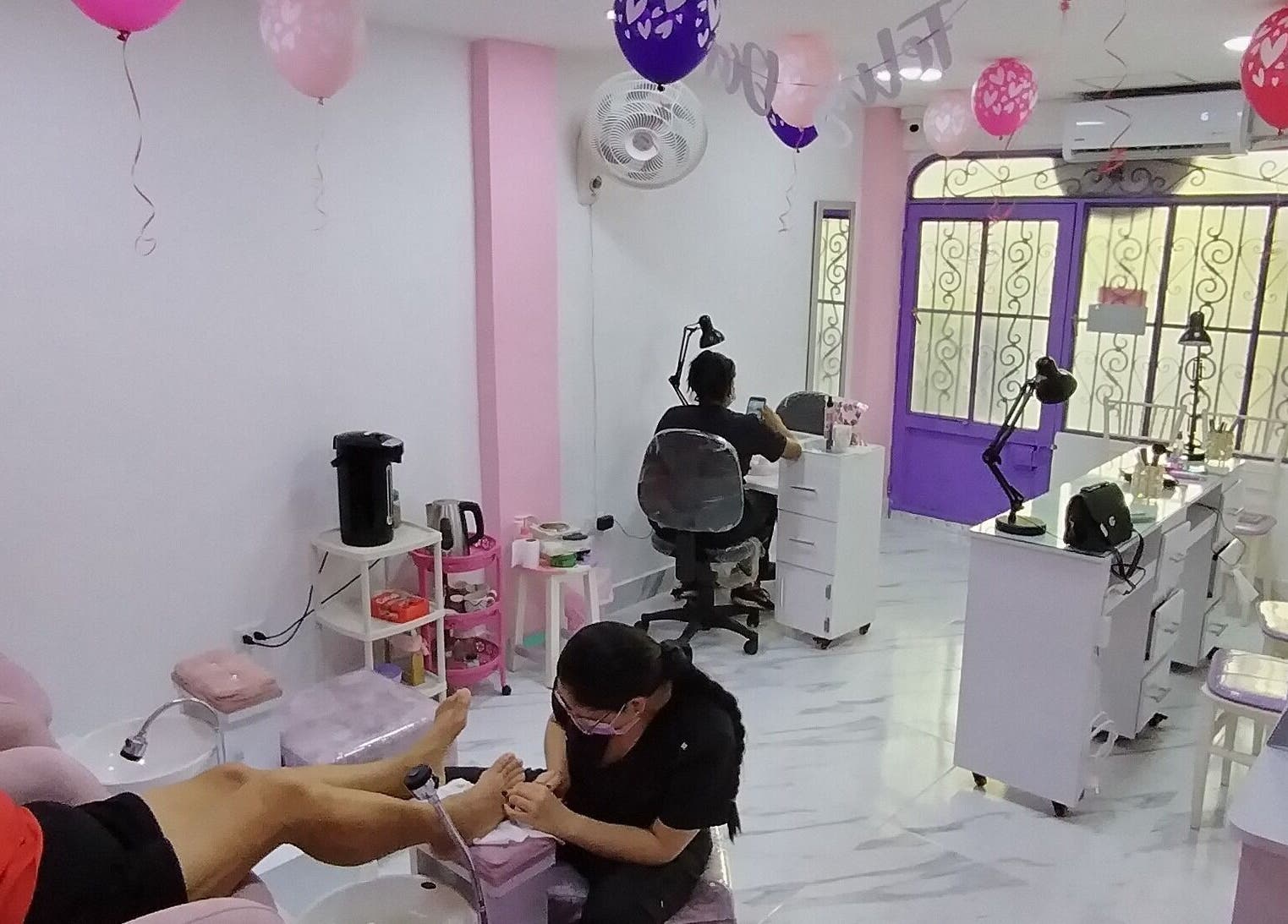 Interior de Divi House Studio DHS en Neiva, Huila, CO con decoraciones y servicios de belleza.