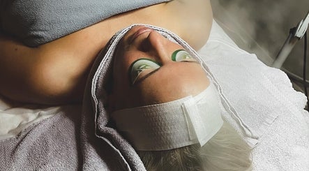 Glo Sun Spa Victoria image 3