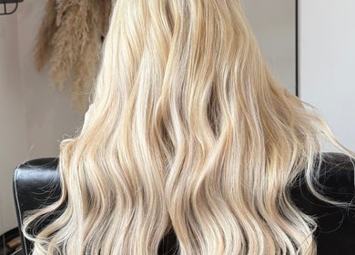 Blonde wavy hairstyle at No Audrey’Nary Locks in Tyldesley, England, GB.