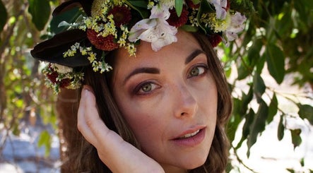L R Photography and Make-Up Artistry