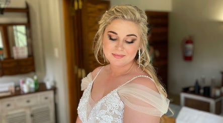 L R Photography and Make-Up Artistry image 2